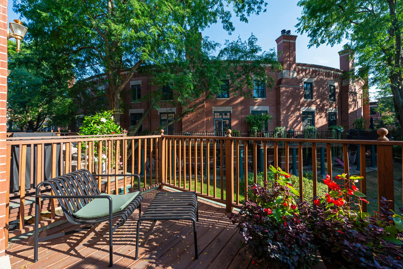 2650 N Southport Avenue Unit: I