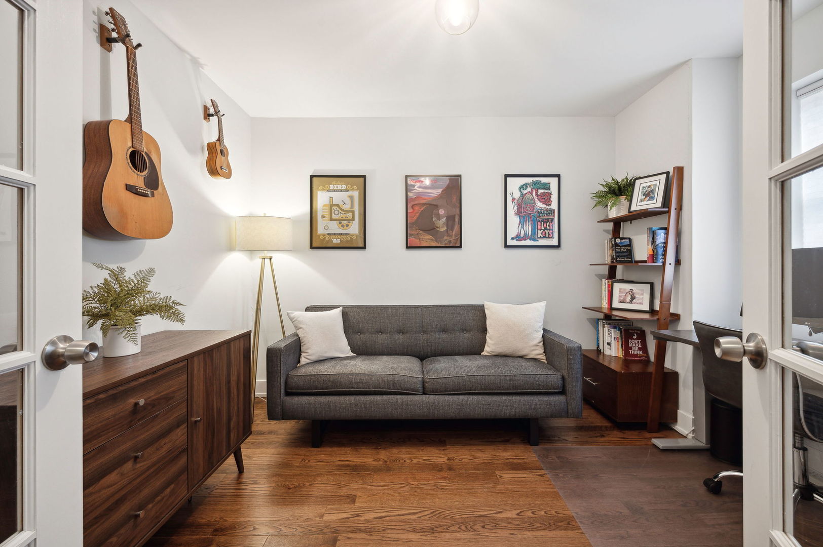 2608 W Bloomingdale Avenue