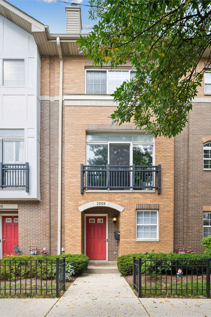 2608 W Bloomingdale Avenue