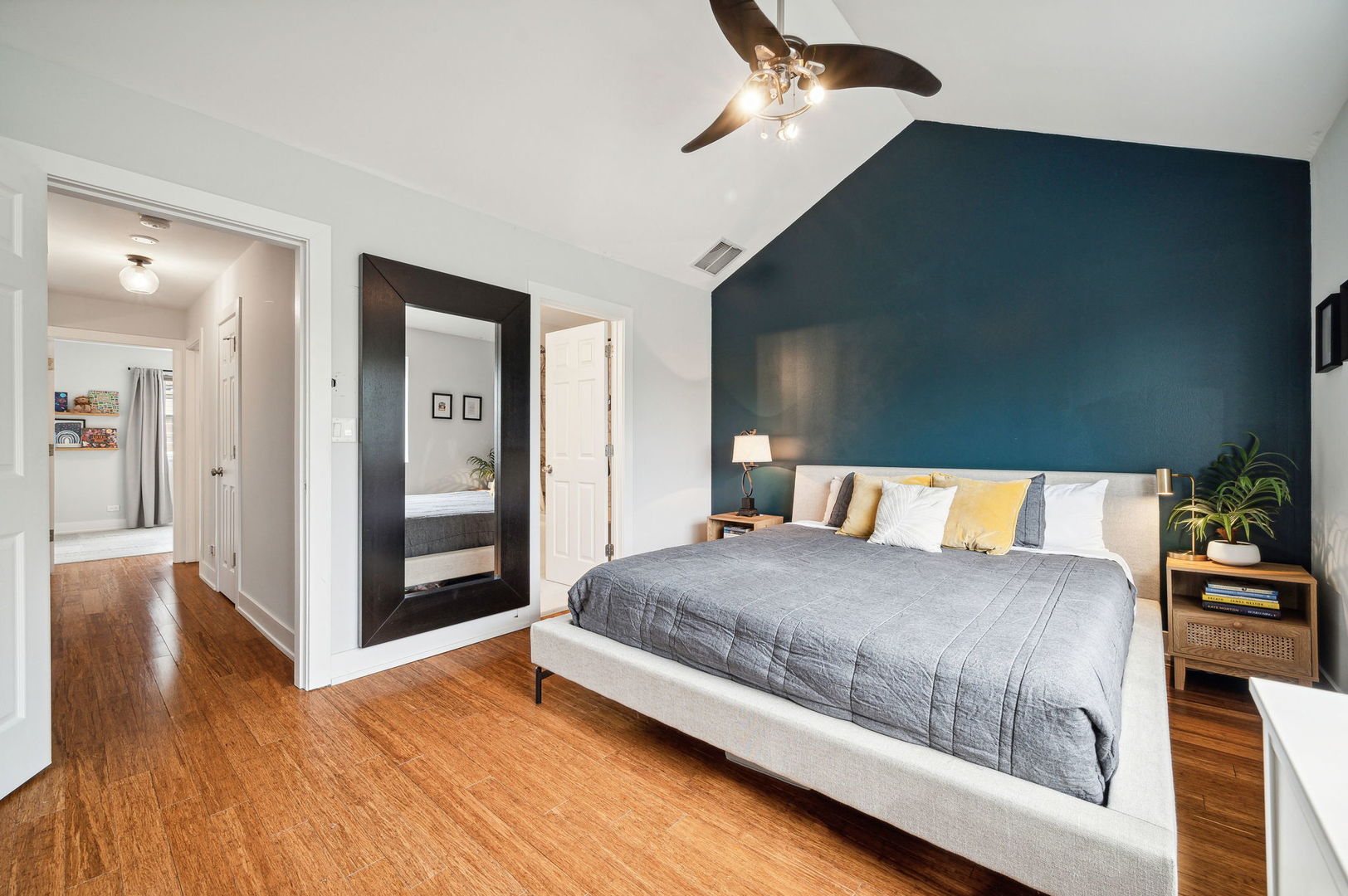 2608 W Bloomingdale Avenue