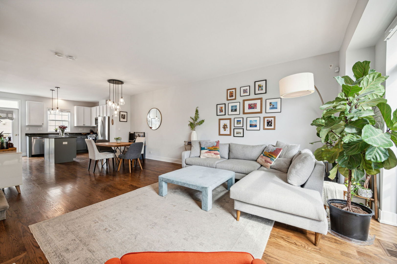 2608 W Bloomingdale Avenue