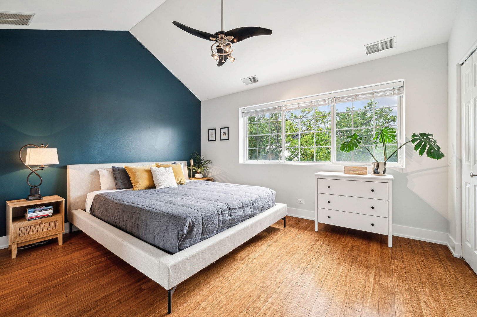 2608 W Bloomingdale Avenue