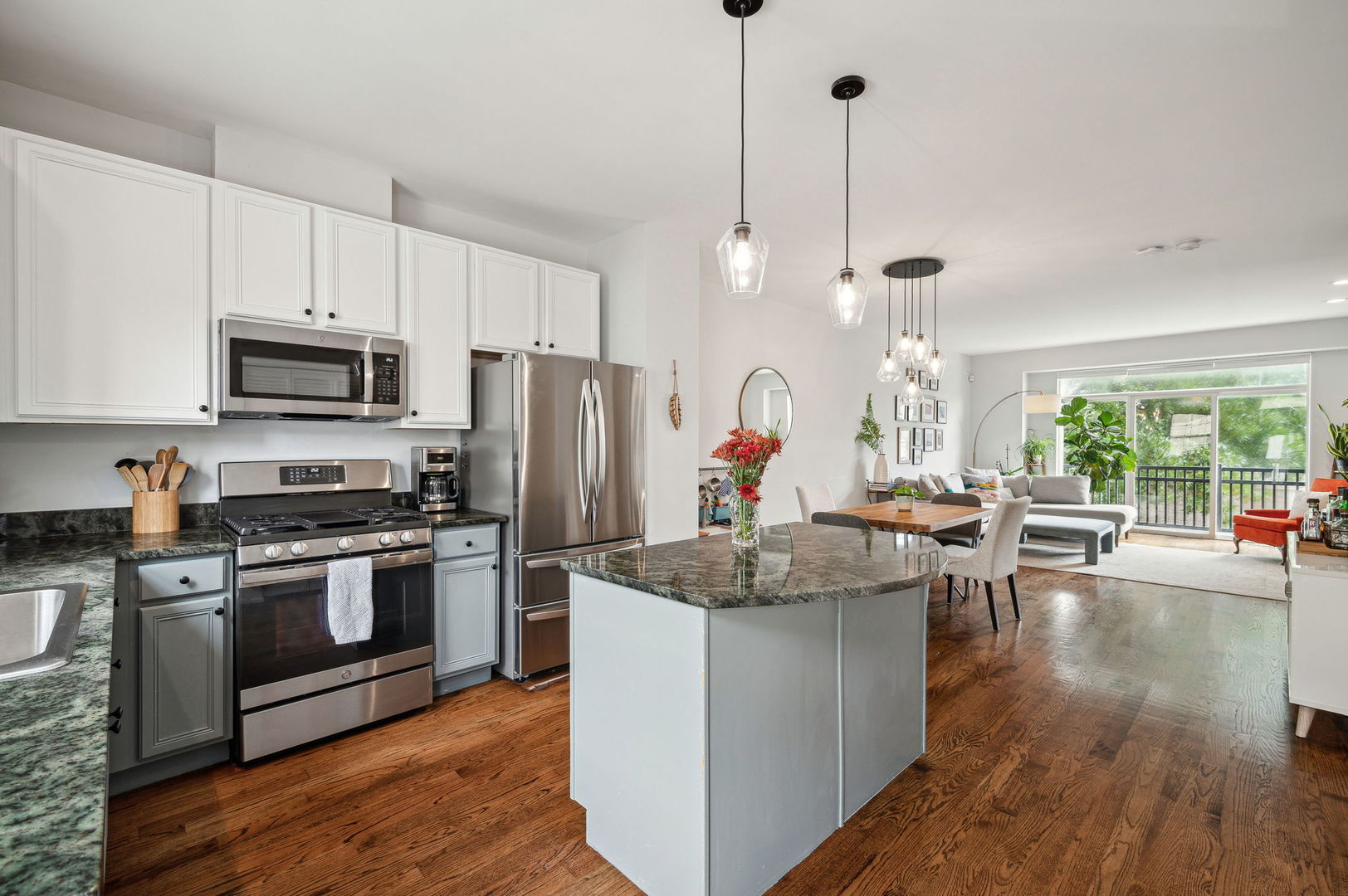 2608 W Bloomingdale Avenue