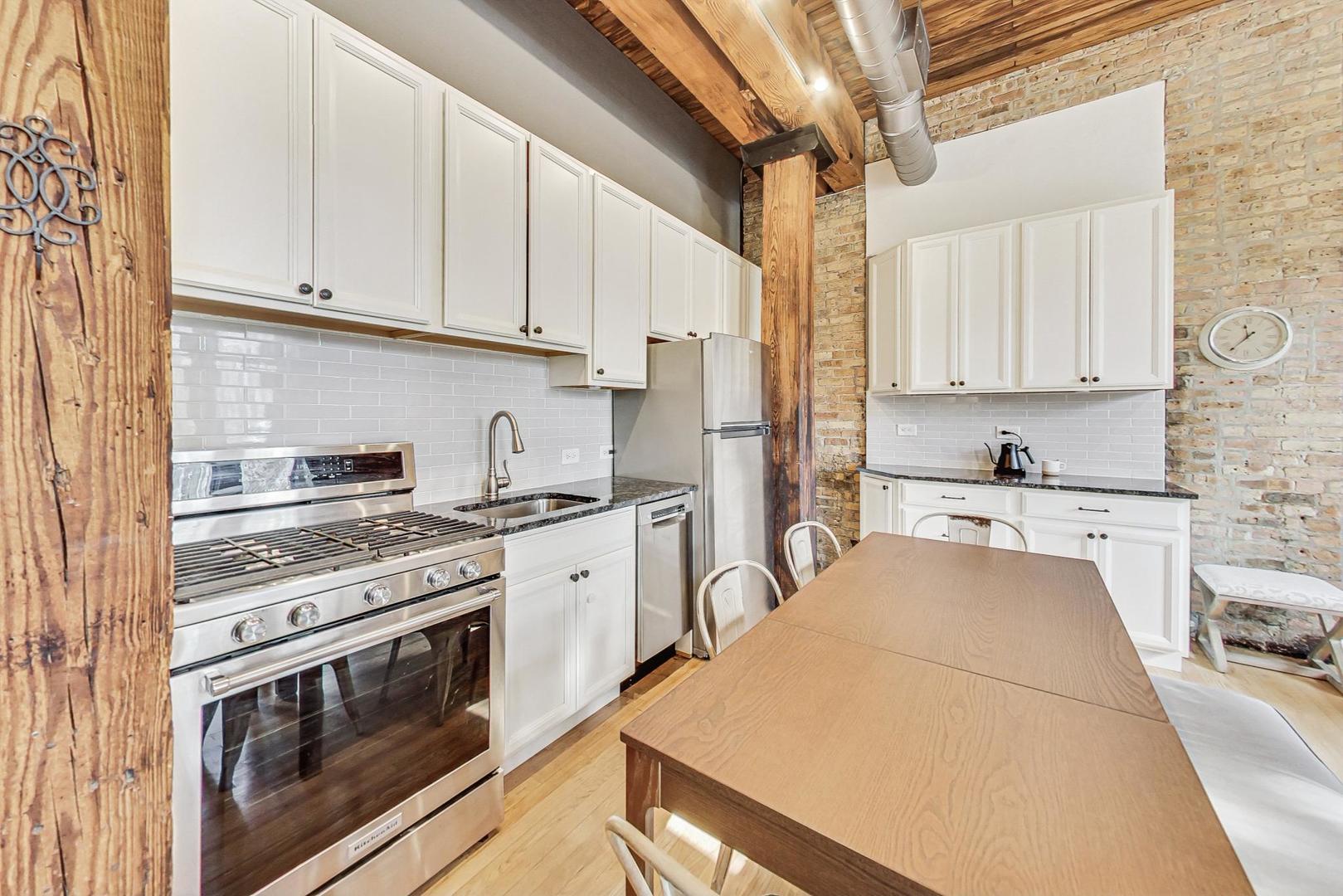 2510 N Wayne Avenue Unit: 205