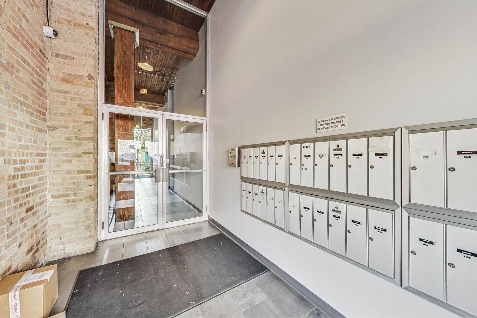 2510 N Wayne Avenue Unit: 205