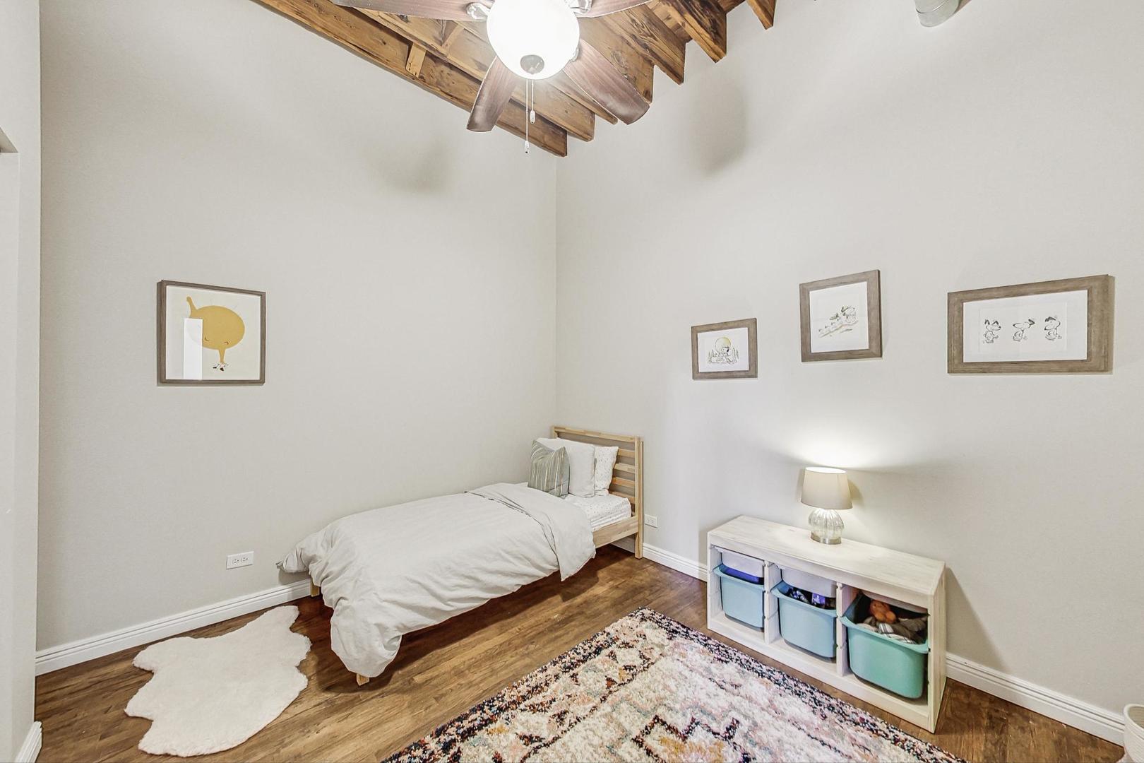 2510 N Wayne Avenue Unit: 205