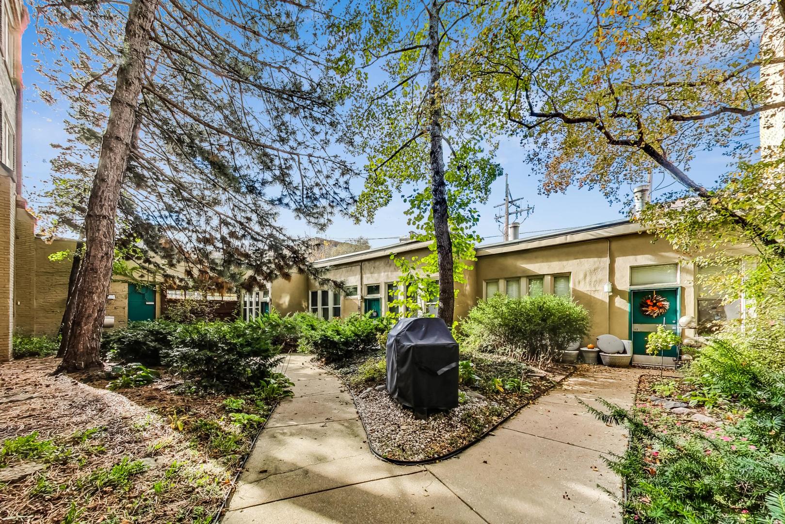 2510 N Wayne Avenue Unit: 205