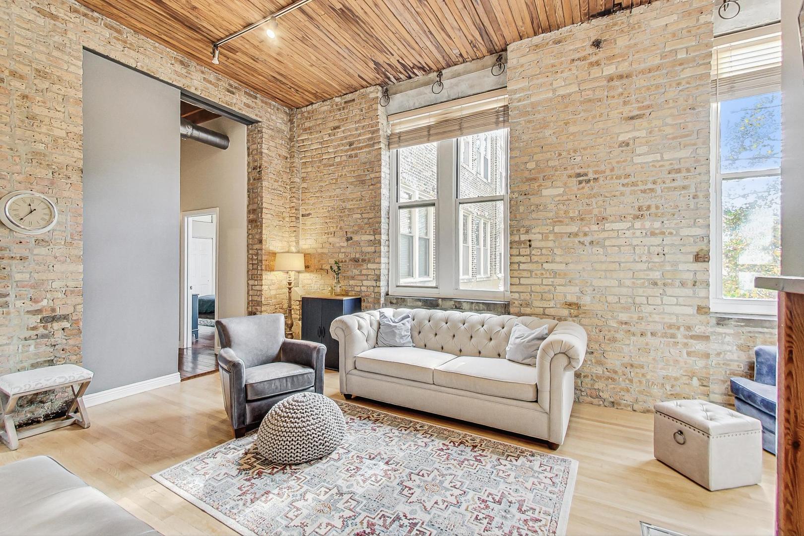 2510 N Wayne Avenue Unit: 205