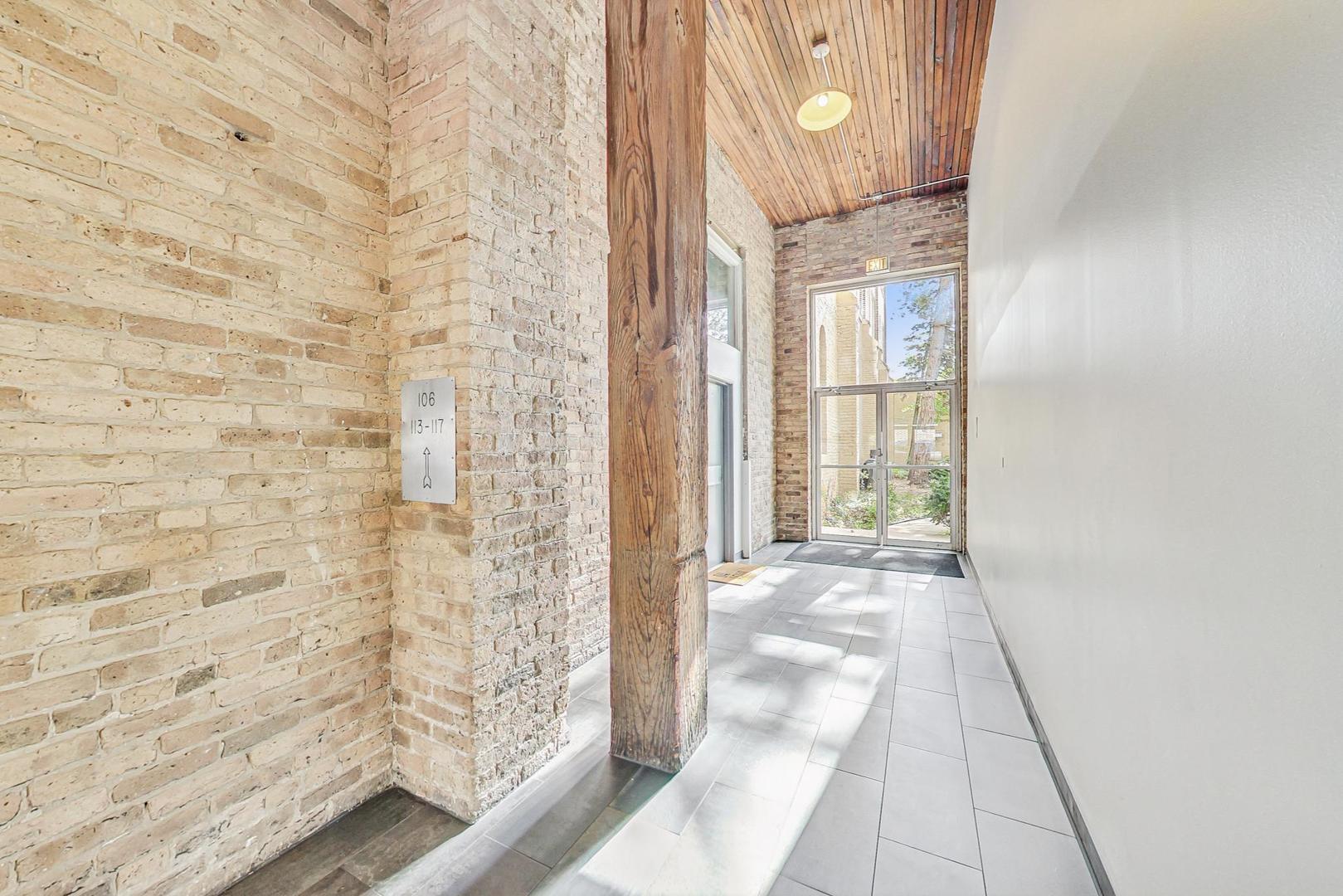 2510 N Wayne Avenue Unit: 205