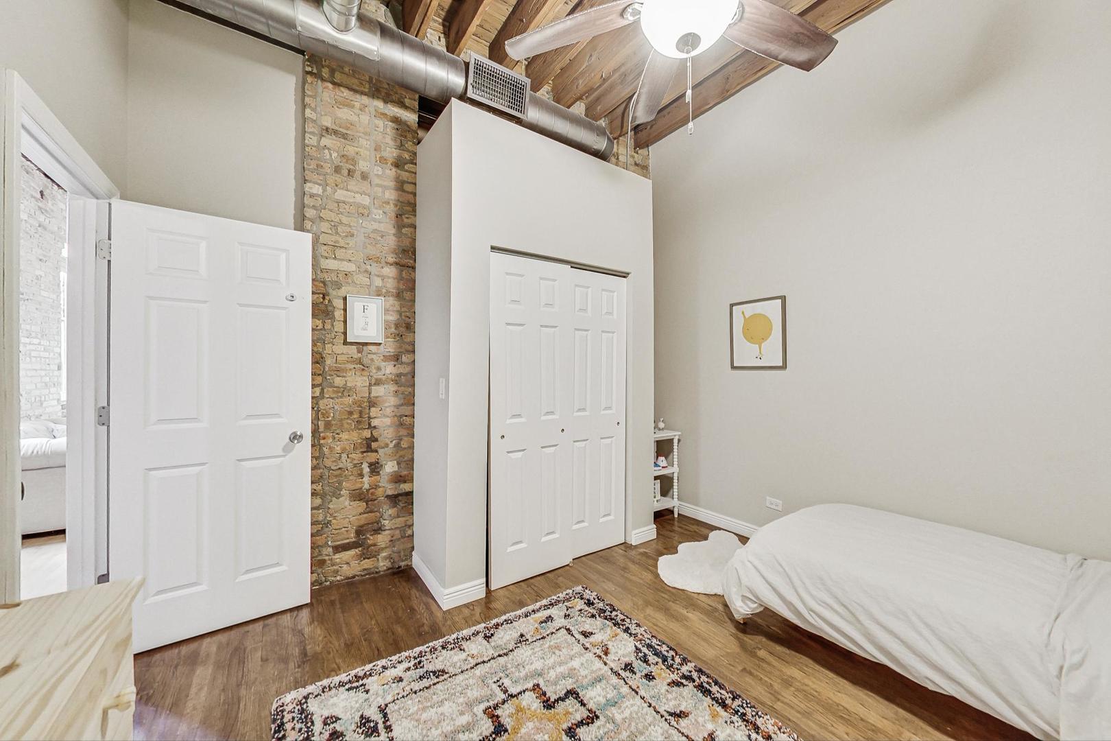 2510 N Wayne Avenue Unit: 205