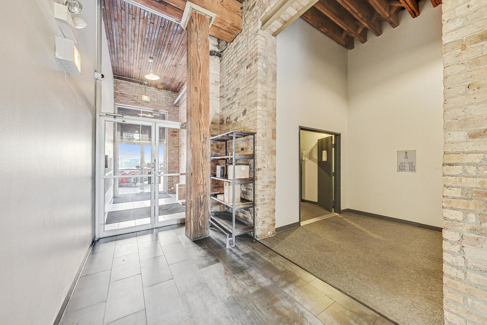 2510 N Wayne Avenue Unit: 205