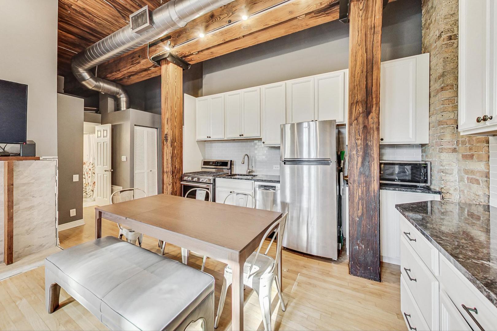 2510 N Wayne Avenue Unit: 205