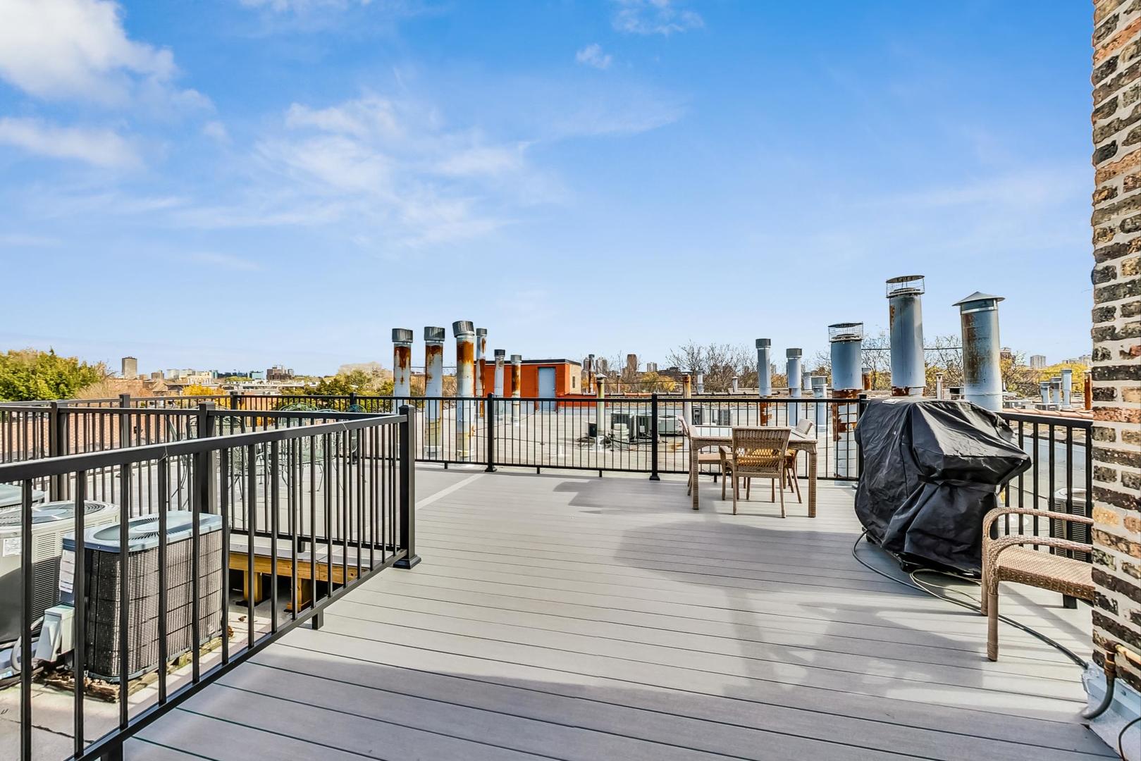 2510 N Wayne Avenue Unit: 205