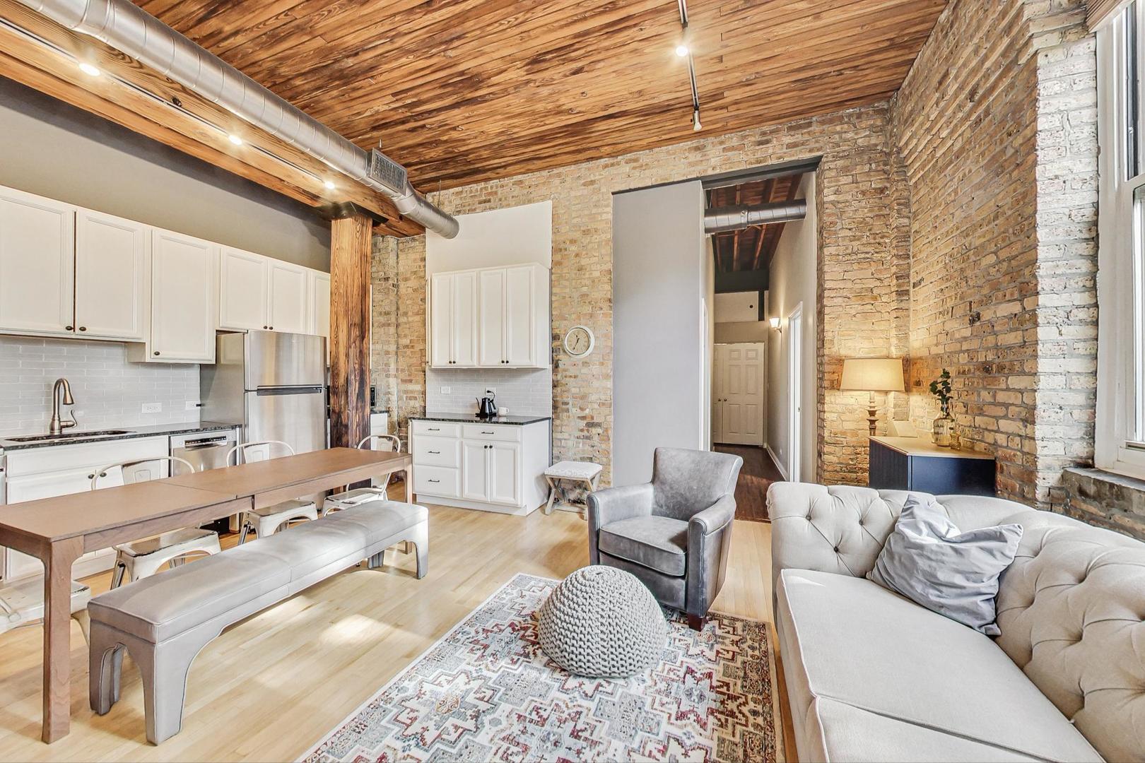 2510 N Wayne Avenue Unit: 205