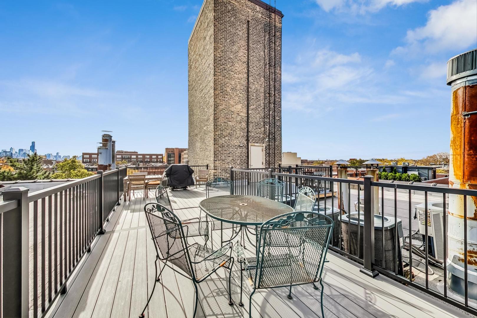 2510 N Wayne Avenue Unit: 205