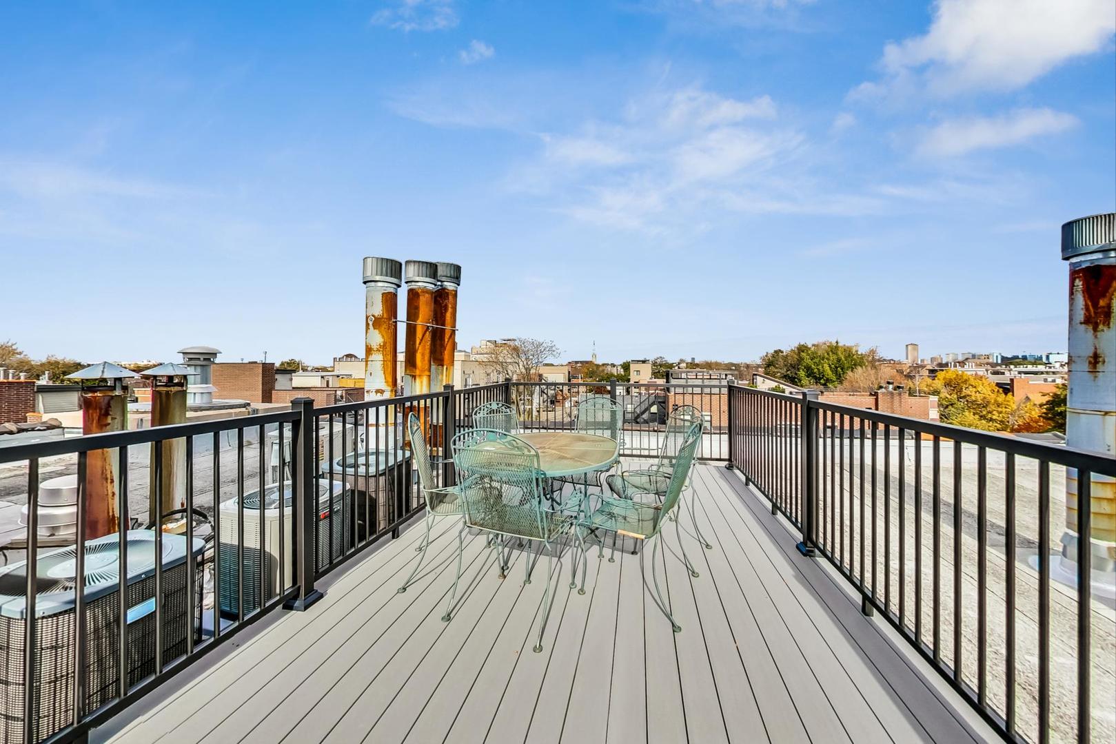 2510 N Wayne Avenue Unit: 205