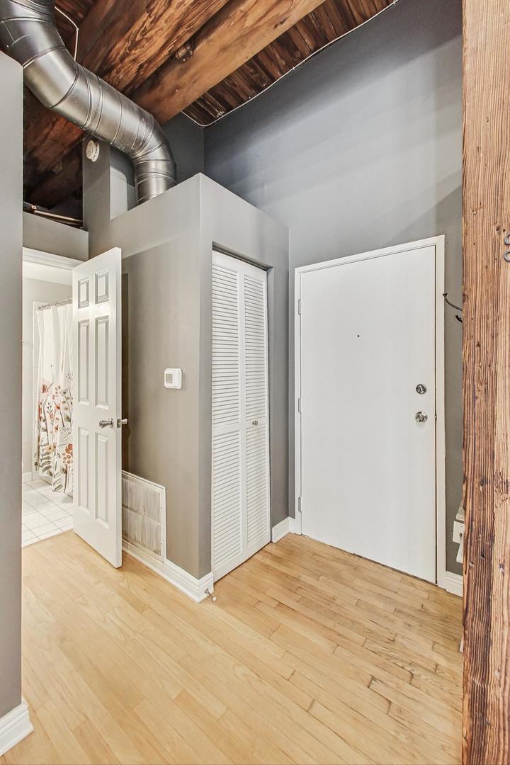 2510 N Wayne Avenue Unit: 205