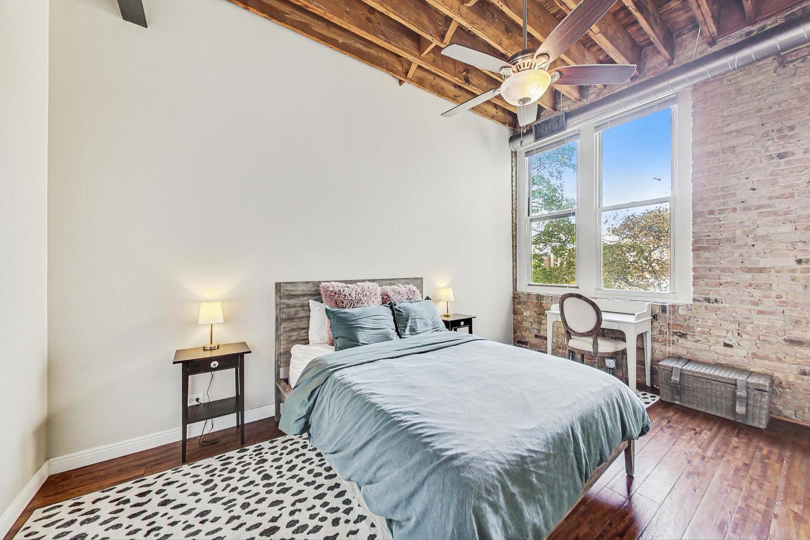 2510 N Wayne Avenue Unit: 205