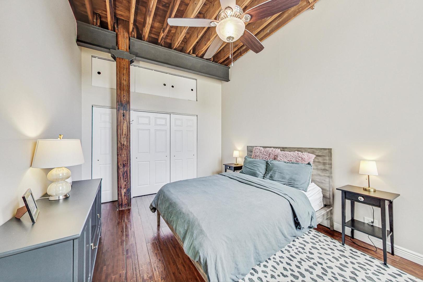 2510 N Wayne Avenue Unit: 205