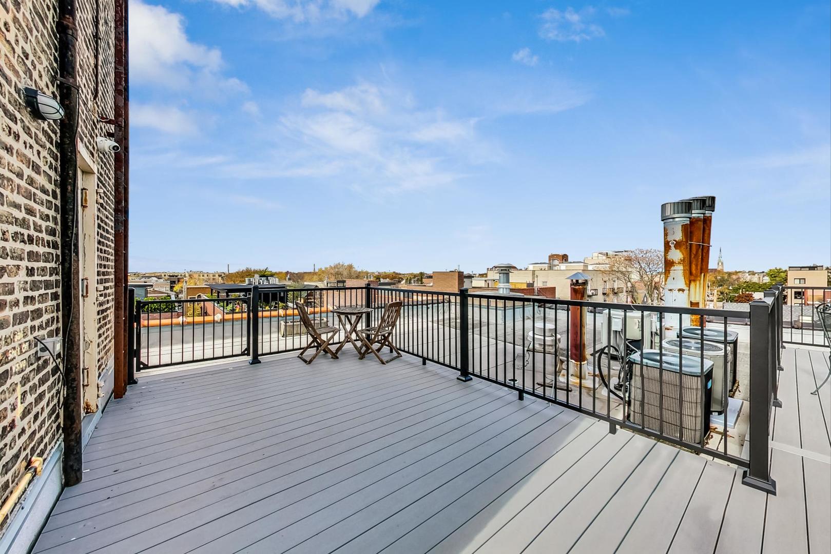 2510 N Wayne Avenue Unit: 205