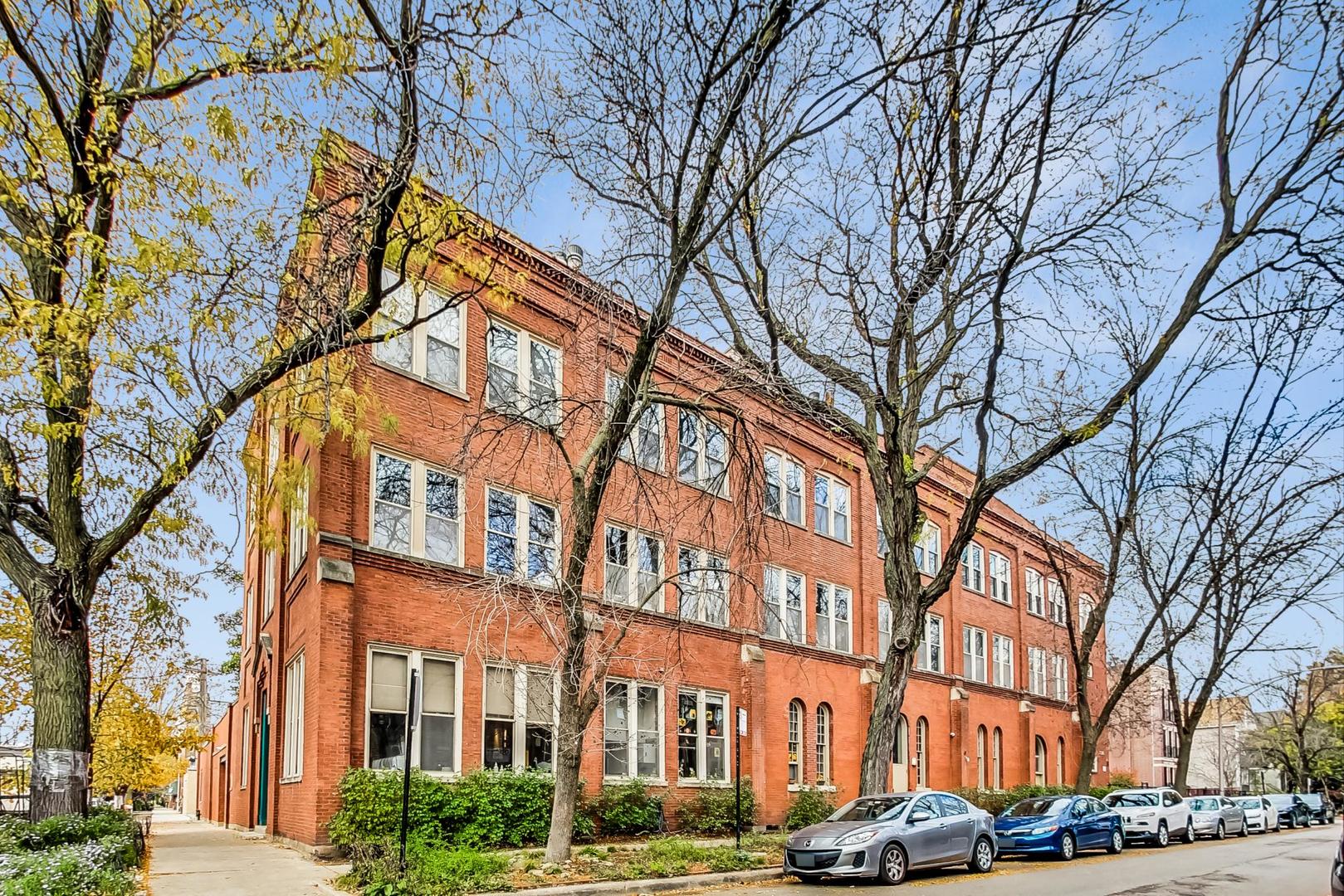 2510 N Wayne Avenue Unit: 205