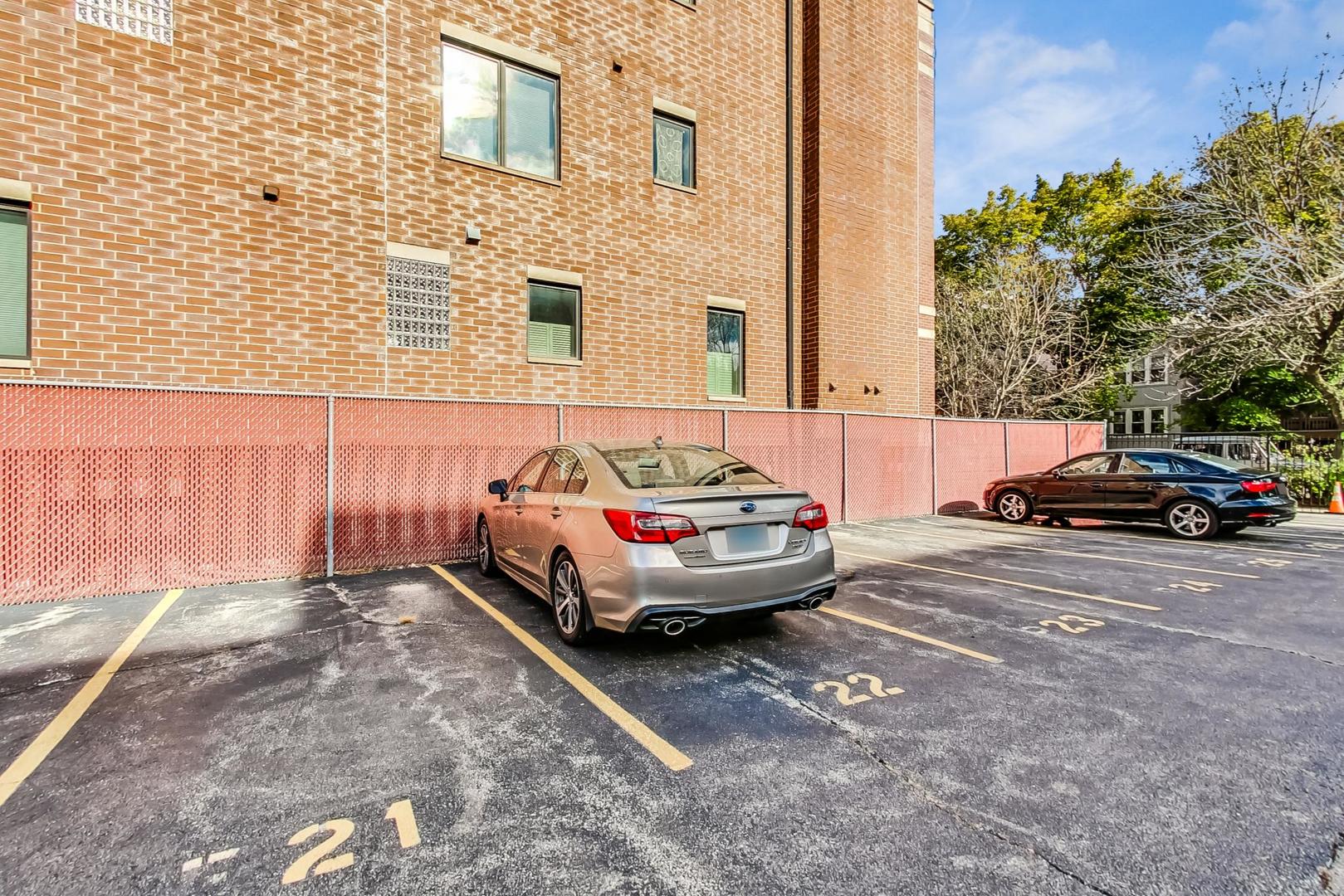 2510 N Wayne Avenue Unit: 205