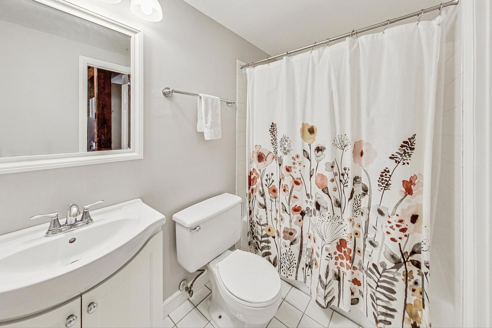 2510 N Wayne Avenue Unit: 205