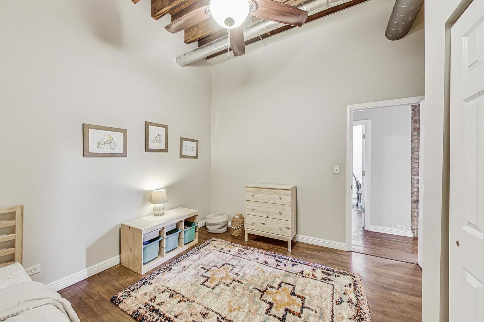 2510 N Wayne Avenue Unit: 205