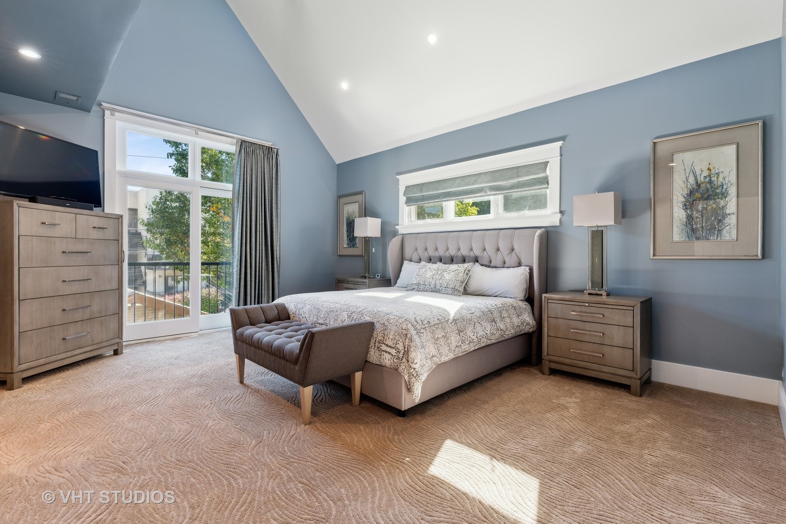 3041 N Seminary Avenue