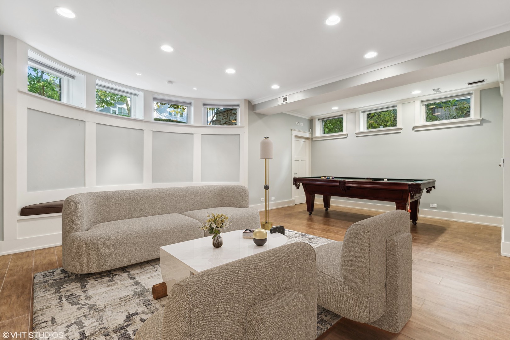 3041 N Seminary Avenue