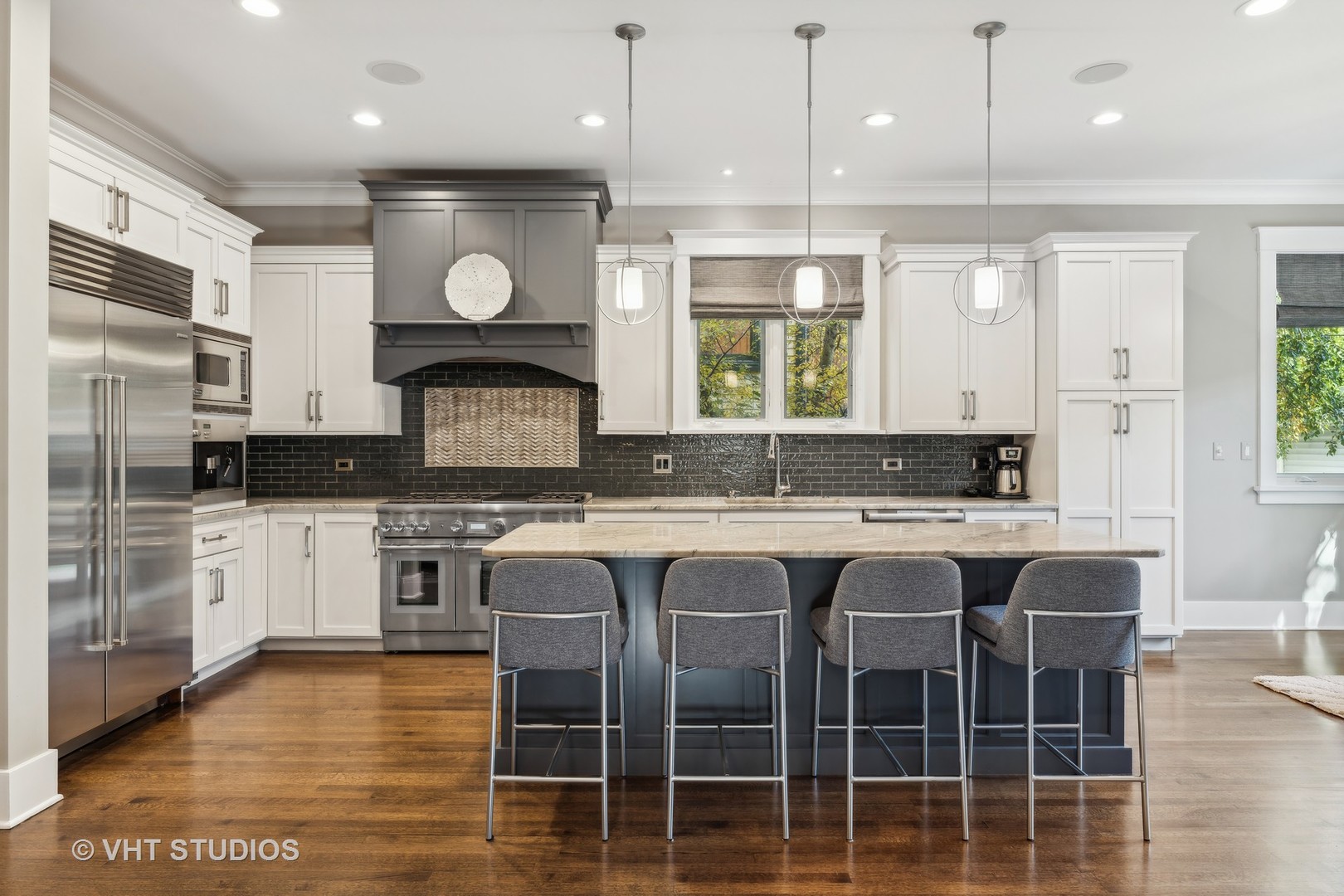 3041 N Seminary Avenue