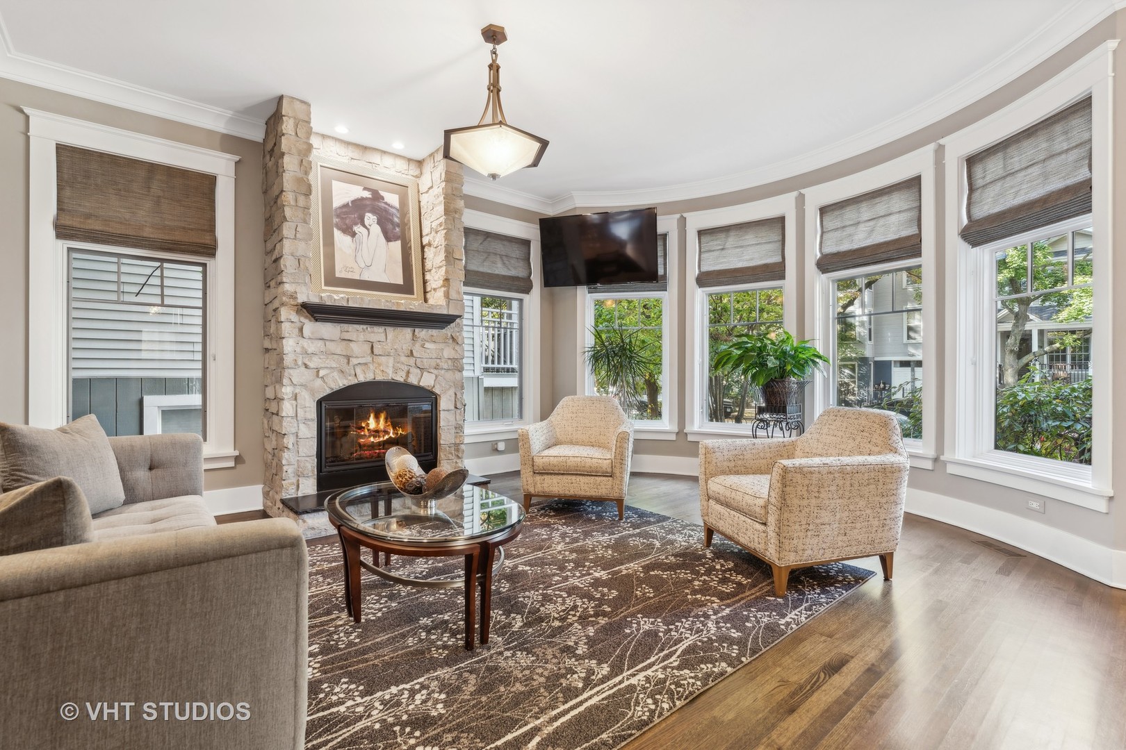 3041 N Seminary Avenue