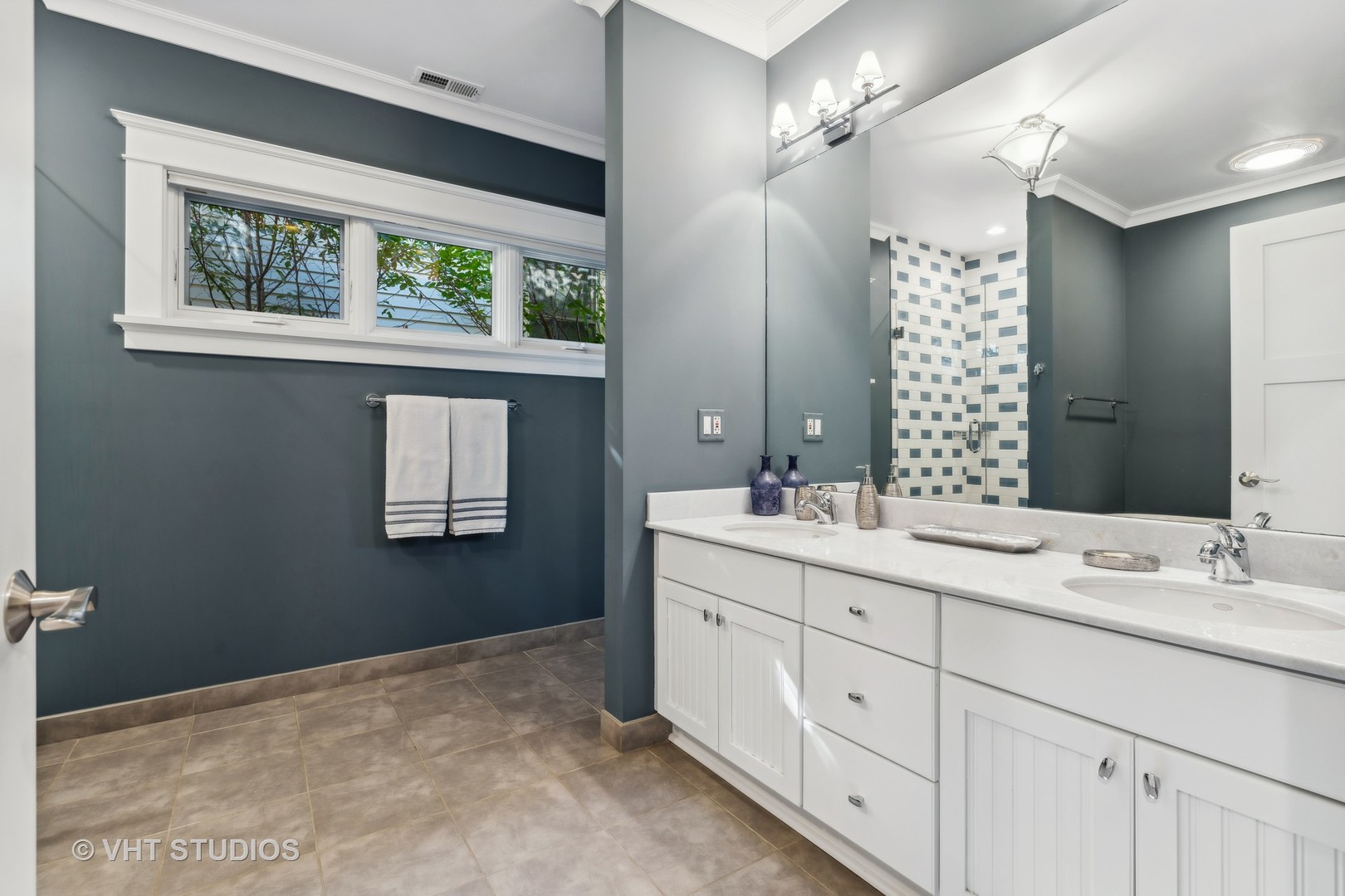 3041 N Seminary Avenue