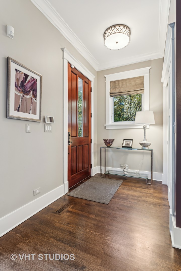 3041 N Seminary Avenue