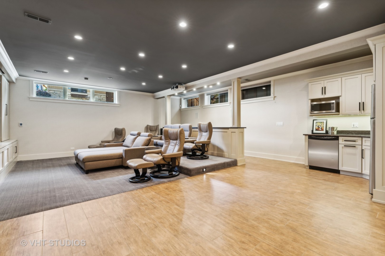 3041 N Seminary Avenue