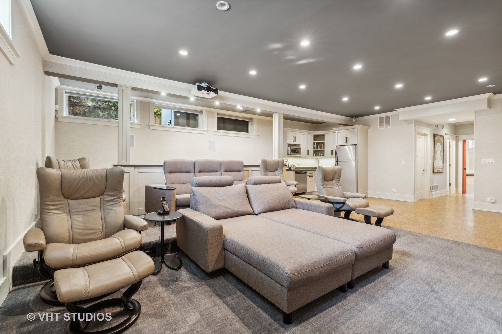 3041 N Seminary Avenue