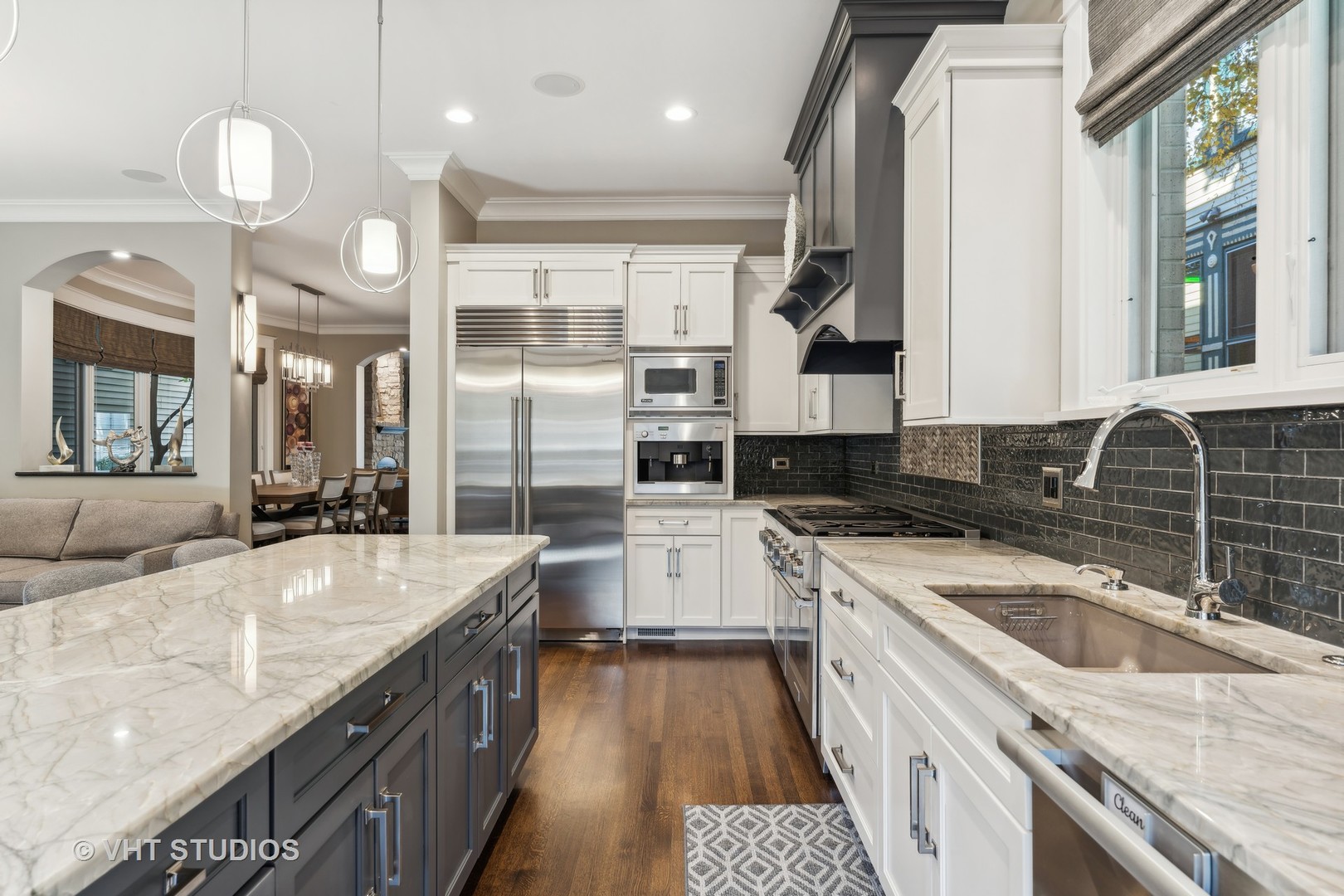 3041 N Seminary Avenue