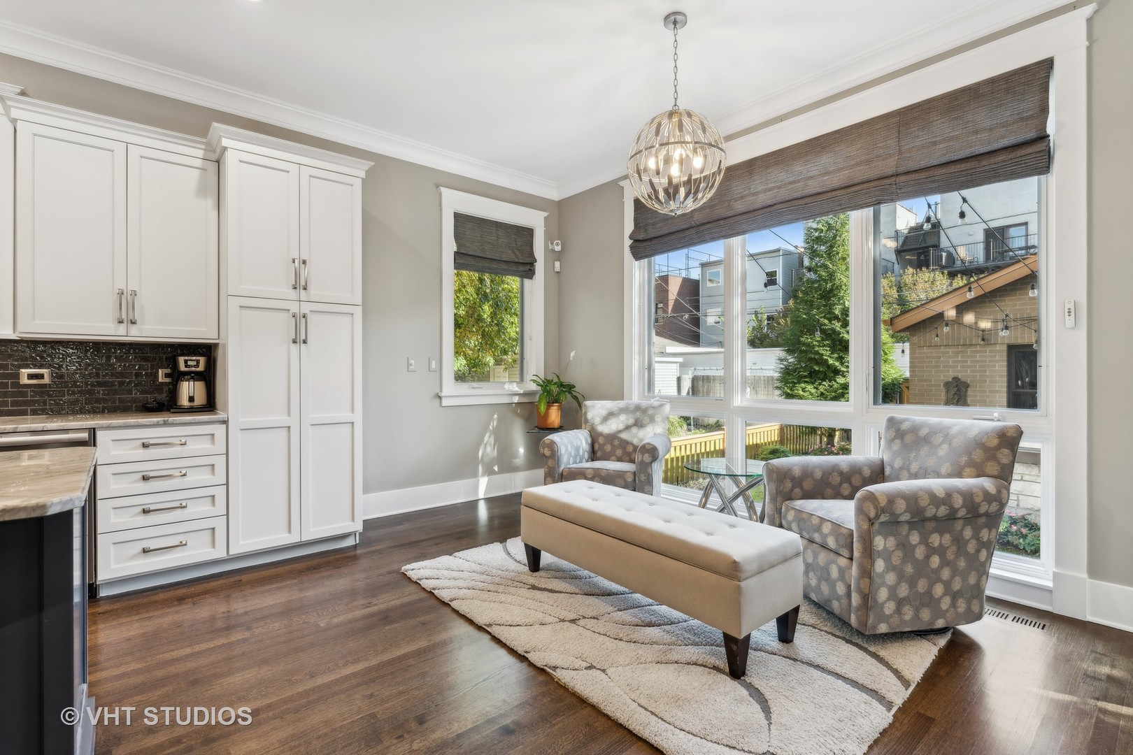 3041 N Seminary Avenue