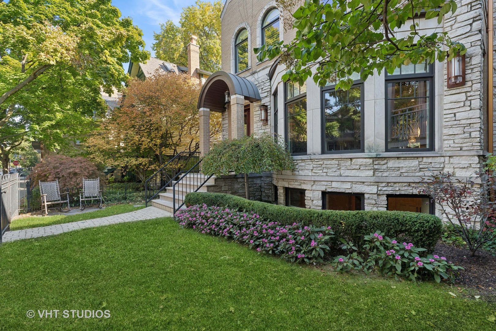 3041 N Seminary Avenue