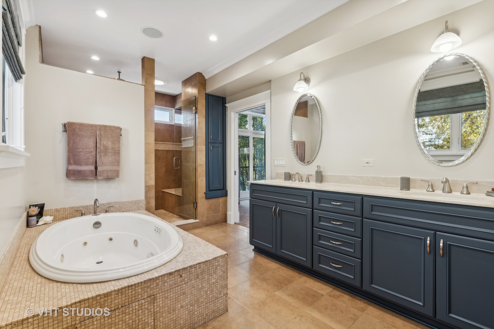 3041 N Seminary Avenue