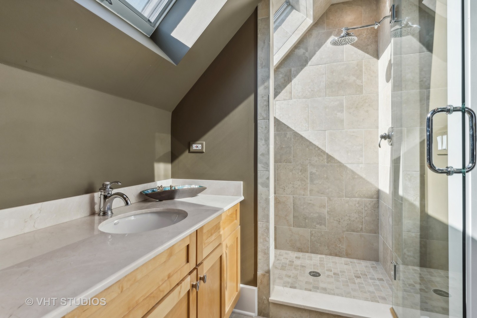 3041 N Seminary Avenue