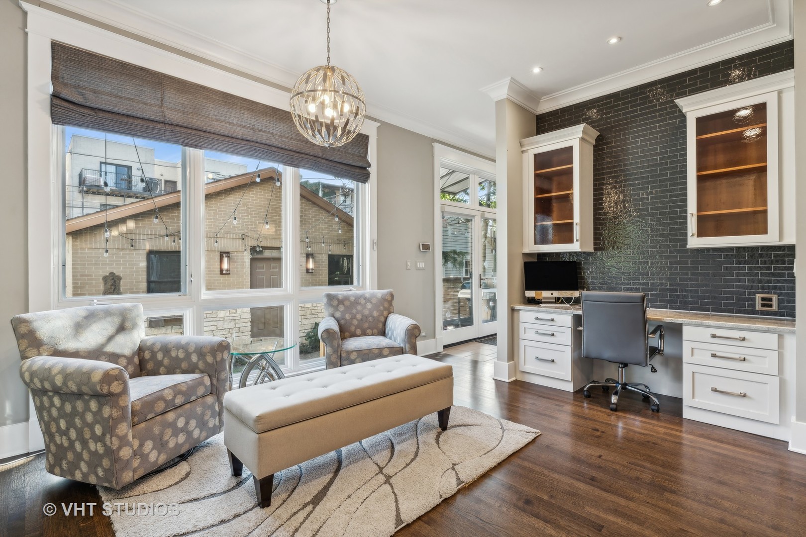 3041 N Seminary Avenue