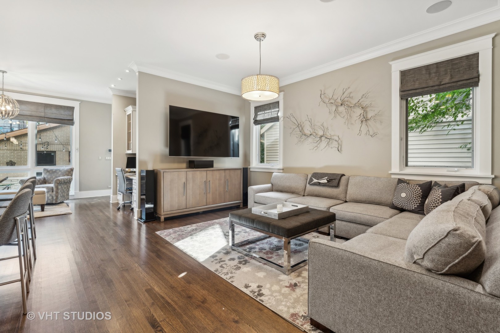 3041 N Seminary Avenue