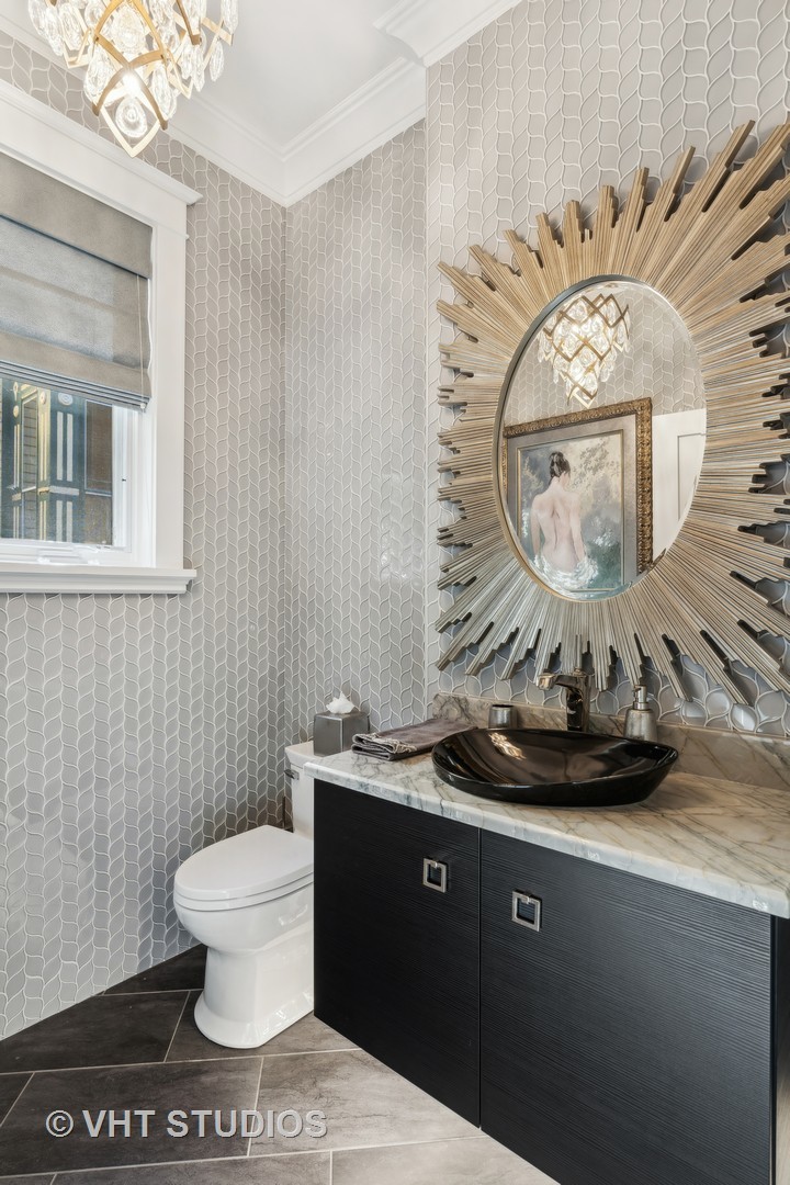 3041 N Seminary Avenue