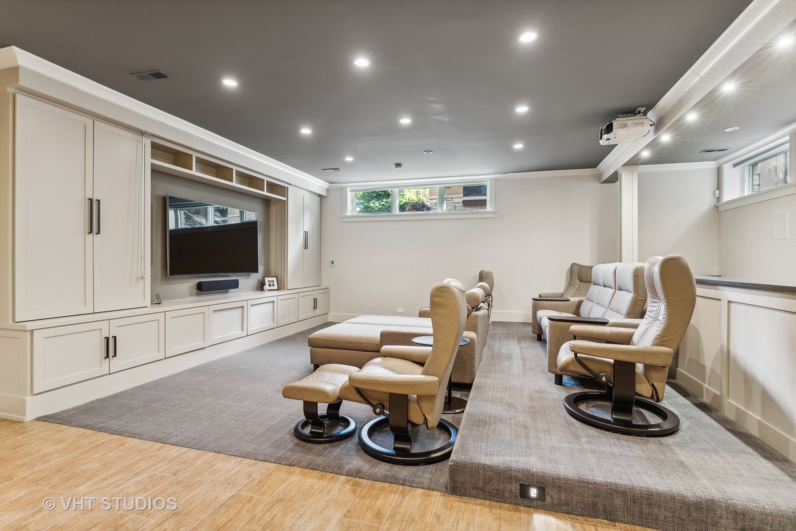 3041 N Seminary Avenue