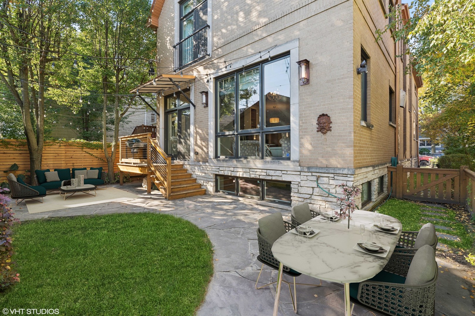 3041 N Seminary Avenue