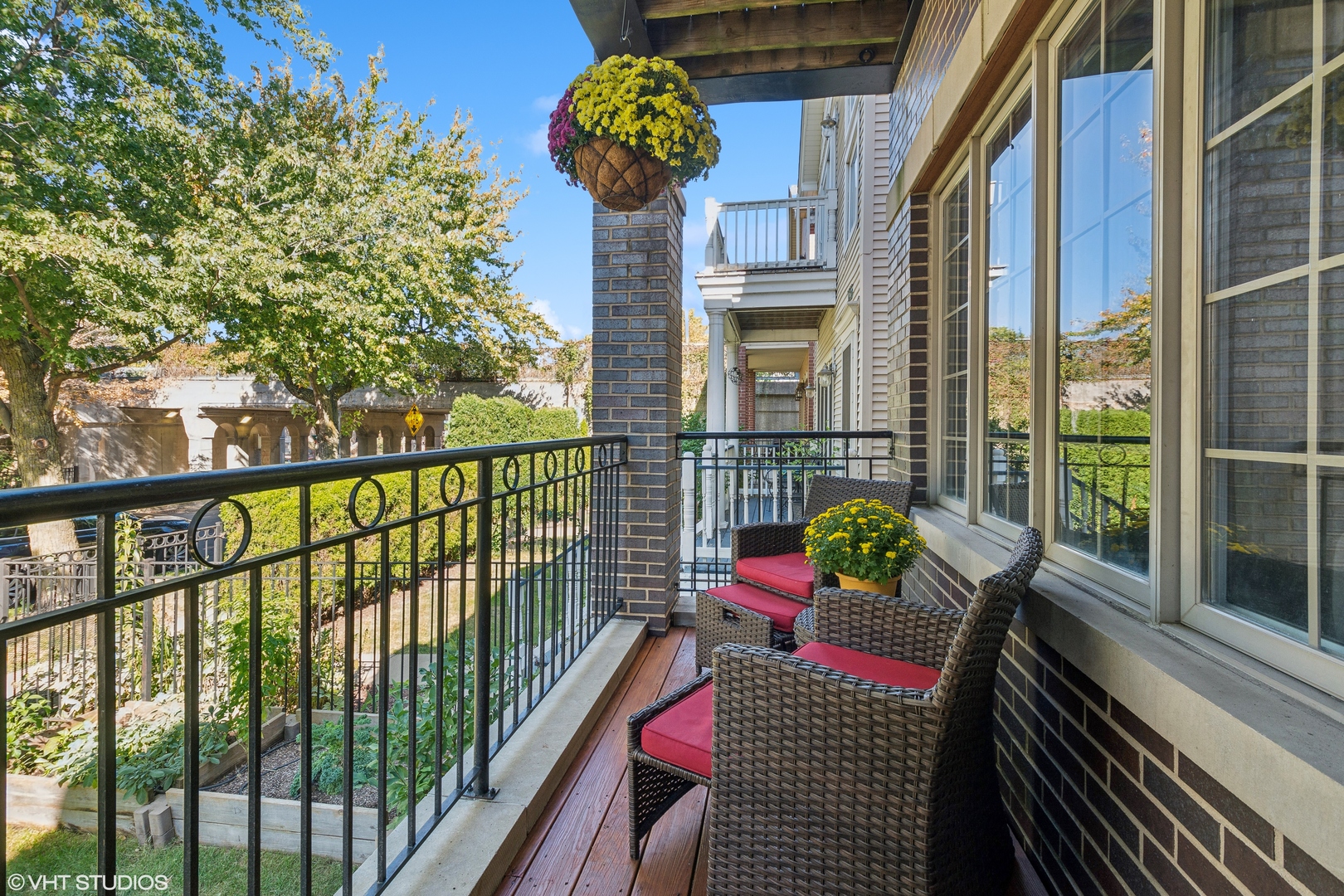 1753 N FAIRFIELD Avenue