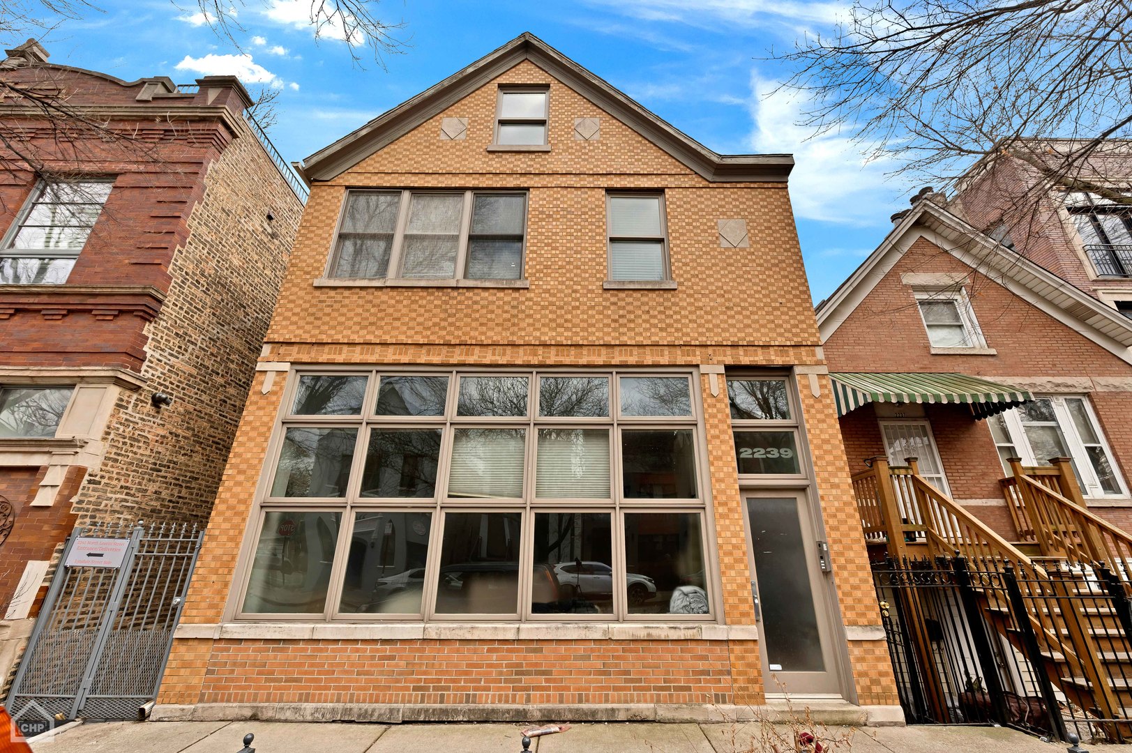 2239 N Leavitt Street Unit: 2W