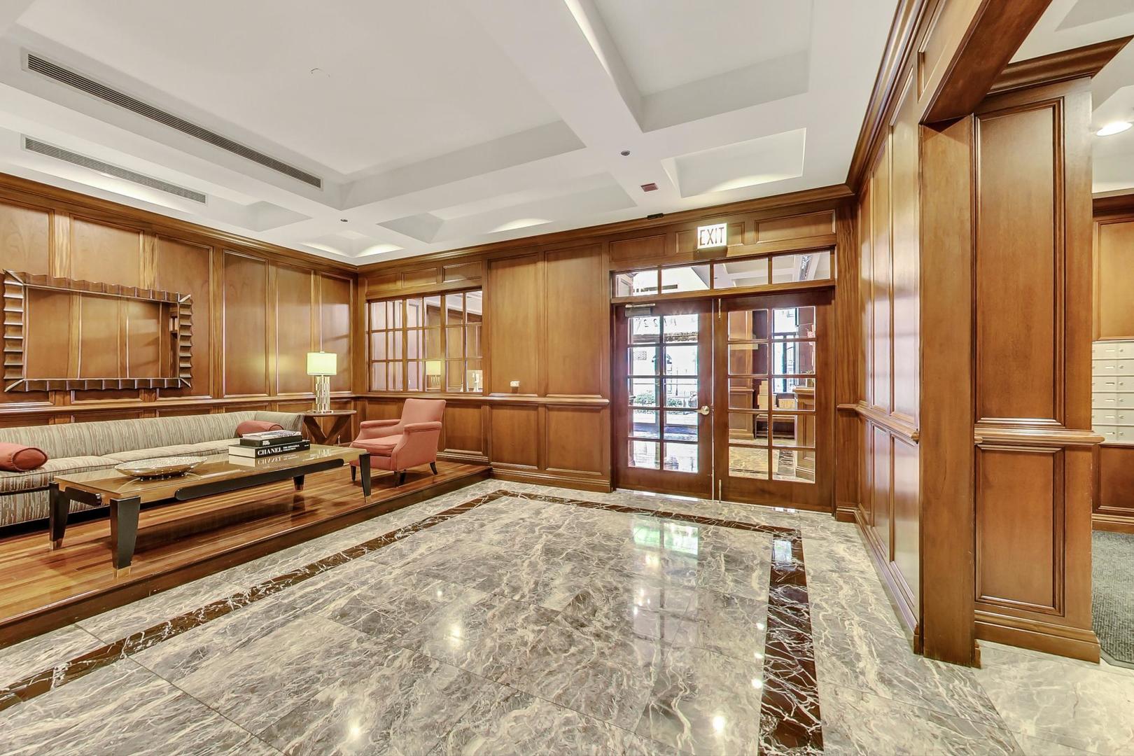 1122 N Dearborn Street Unit: 8C