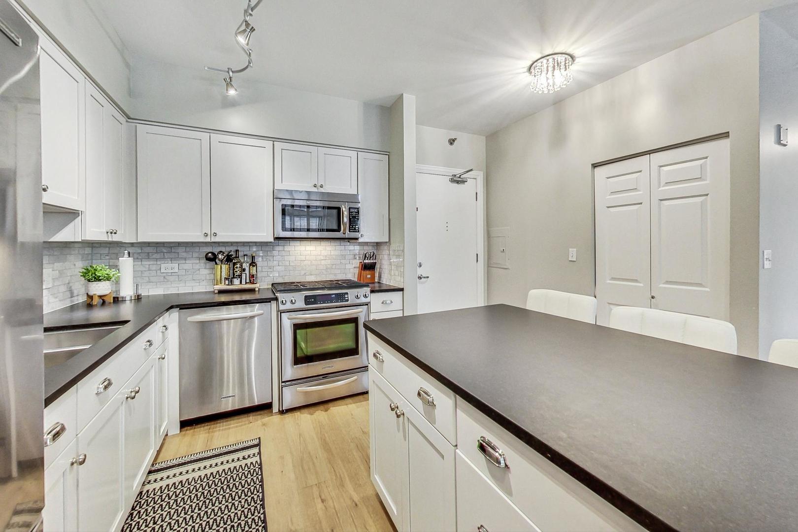 1122 N Dearborn Street Unit: 8C